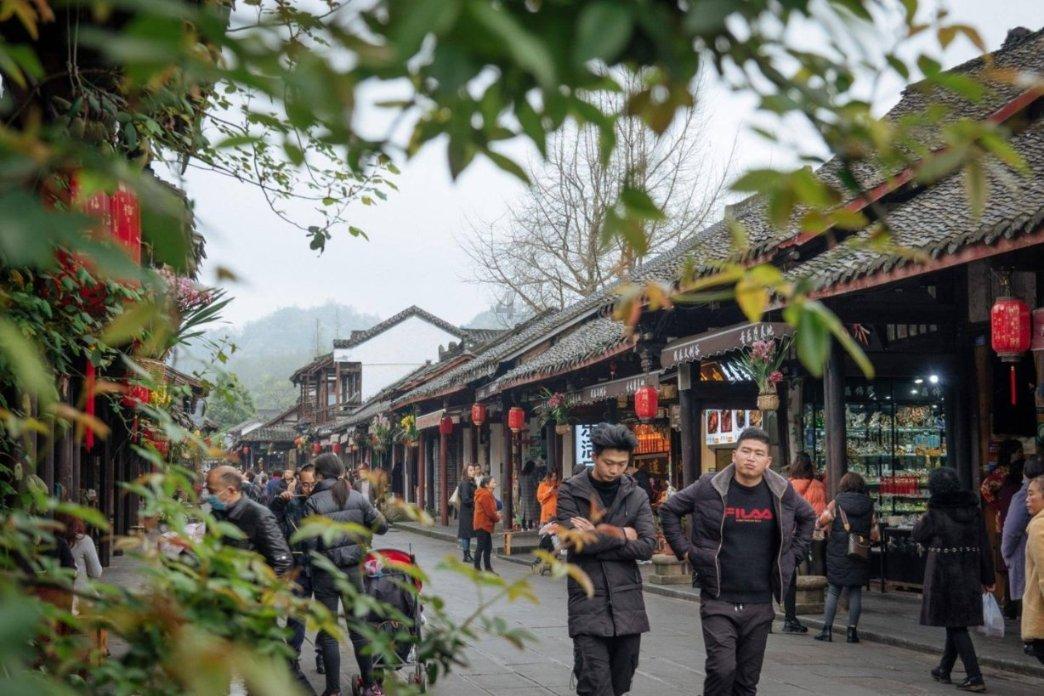 跳动的旋转球